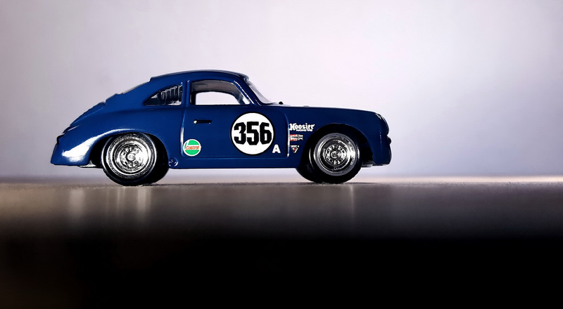 Illustration for article titled Teutonic Tuesday: A blue Porsche